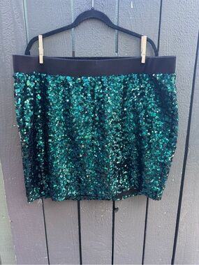 Torrid Emerald Green Sequin Mini Skirt, 🔥 Perfect Condition (worn twice) Size 3